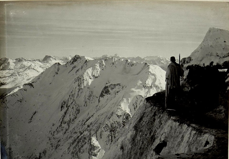 Vorgeschobene Feldwache der 7.Kompanie des Infanterieregiments Nr. II-57 auf den Köderköpfem, links der Hohe Trieb. Standpunkt, Nach Südosten. (BildID 15469537)