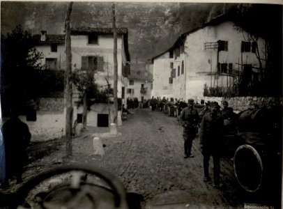 Vormarsch durch Primolano. (BildID 15635416)