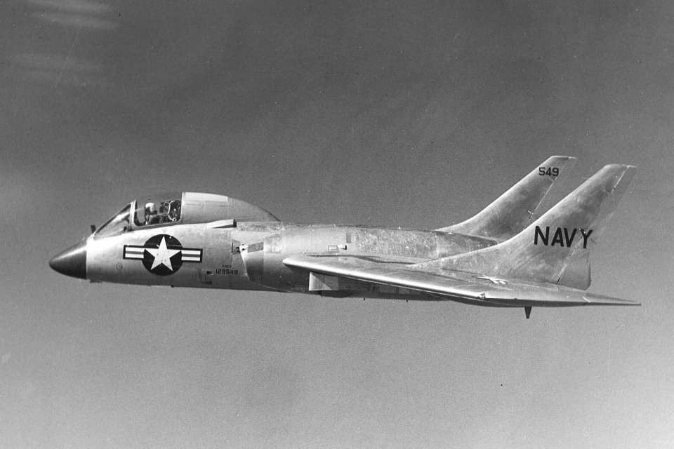 Vought F7U-3 Cutlass in flight c1955 (cropped)