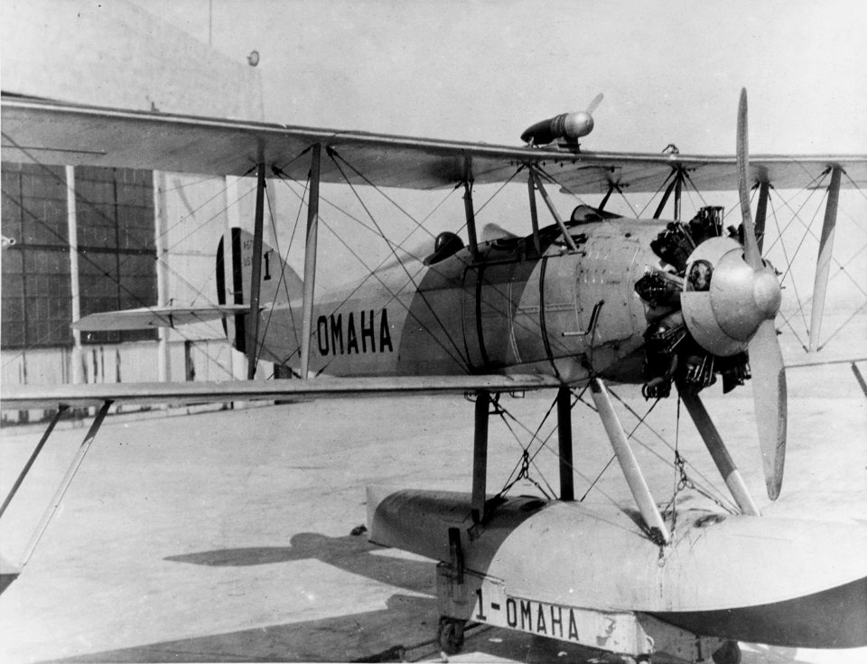 Vought UO-1 assigned to USS Omaha (CL-4), in the 1920s (80-G-459785)
