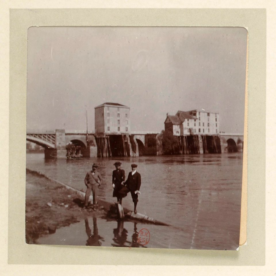 Voyages d'une famille parisienne Avril 1897 - Ancien pont de Poissy - p9-01