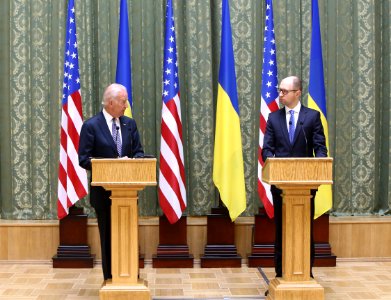 VP Biden and PM Yatsenyuk, Joint Statement, Kyiv, Ukriane, April 22, 2014 (13981127105)