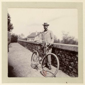 Voyages d'une famille parisienne Avril 1897 - Meudon - p10-02