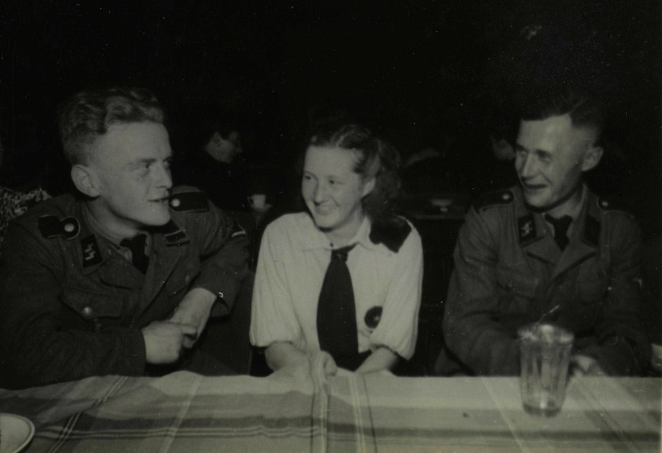 Vrijwilligerslegioen Nederland met verlof - Fotodienst der NSB - NIOD - 212276