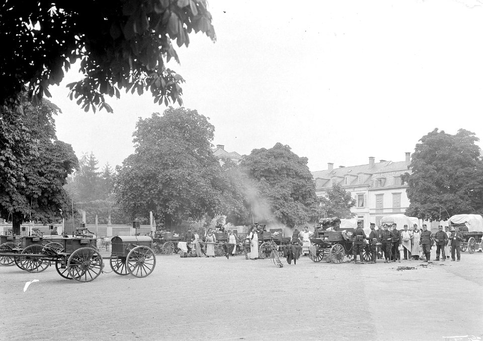Wagenpark und Feldküche Johanniterschulhaus - CH-BAR - 3237268