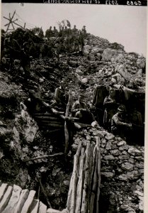 Vrsic (Spitze) mit Bereitschaftskaverne. (BildID 15737024)