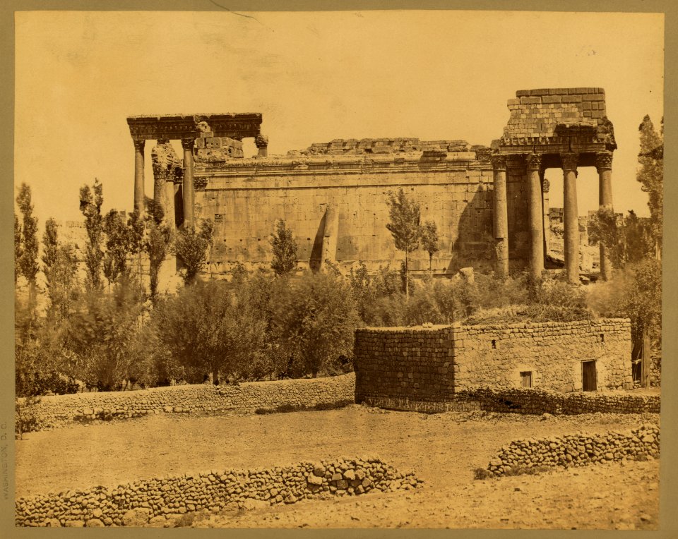 Vue de l'Acropolis Baalbek LCCN2004667862