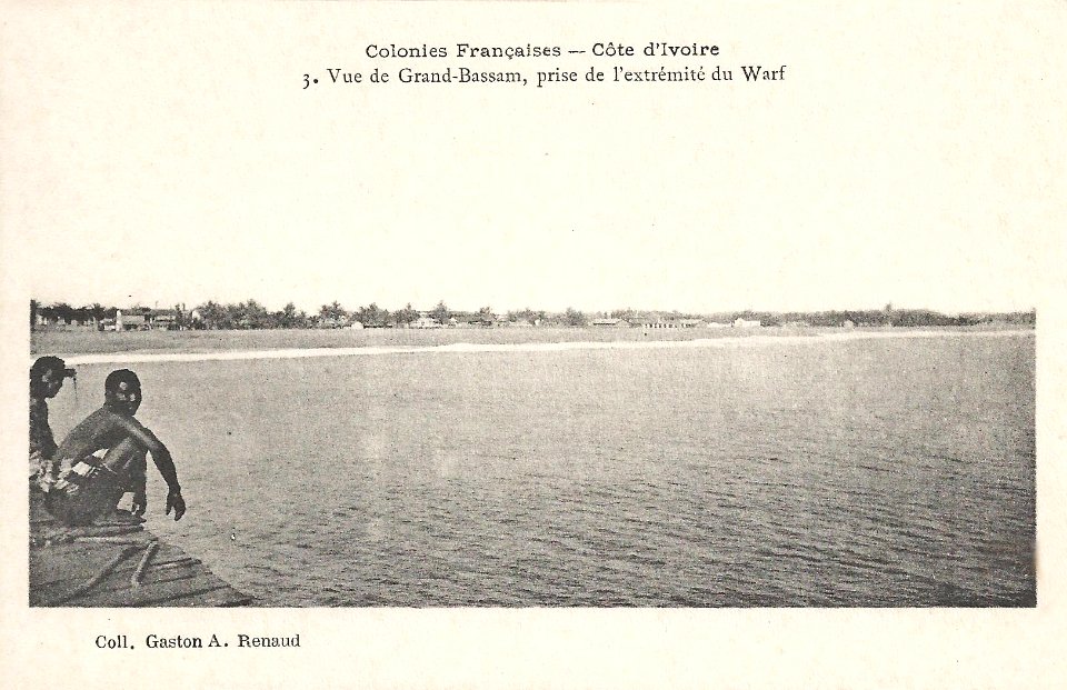 Vue de Grand-Bassam, prise de l'extrémité du Warf (Côte d'Ivoire)