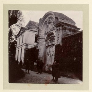 Voyages d'une famille parisienne Avril 1897 - Porte de Jarente - p7-03