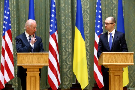 VP Biden and PM Yatsenyuk, Joint Statement, Kyiv, Ukriane, April 22, 2014 (13981129425)