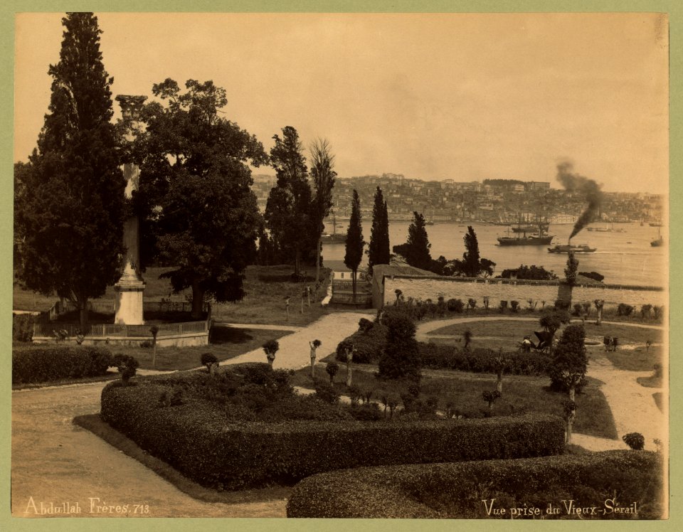 Vue prise du Vieux-Séraı̈l - Abdullah Frères. LCCN2003677094