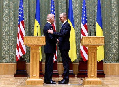 VP Biden and PM Yatsenyuk, Joint Statement, Kyiv, Ukriane, April 22, 2014 (13977913252)
