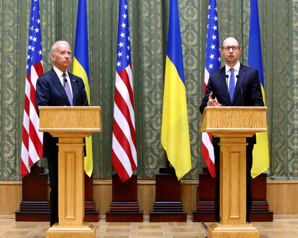 VP Biden and PM Yatsenyuk, Joint Statement, Kyiv, Ukriane, April 22, 2014 (14001114263)