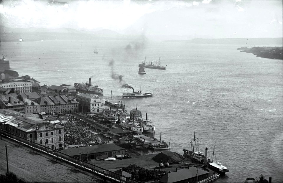 Vue du marche Champlain et du port de Quebec