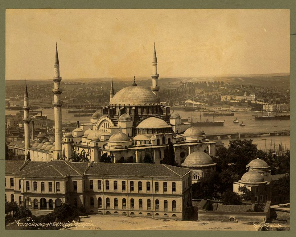 Vue panoramique de la Mosquée Suleymanié - Sébah & Joaillier. LCCN2003688284