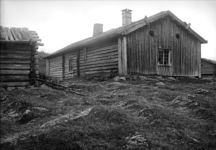 Värmland. Älvdals hd. Nyskoga kapellf. Viggen. Tysketorp. (Tyskila). Rökstuga fr. nordväst - Nordiska museet - NMA.0048359