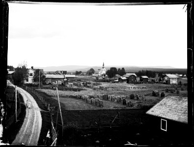 Vy över Älvros by, Härjedalen. Från gamla klockstapeln, närmast Jojonsgården - Nordiska museet - NMA.0035603 photo