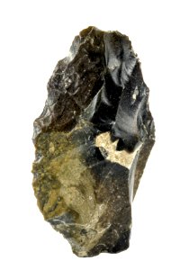 Vuistbijl in silex, 500 000 tot 400 000 BP, vindplaats- Kesselt, Op de Schans, 2007, erosiegeul, collectie Gallo-Romeins Museum Tongeren, GRM 19169
