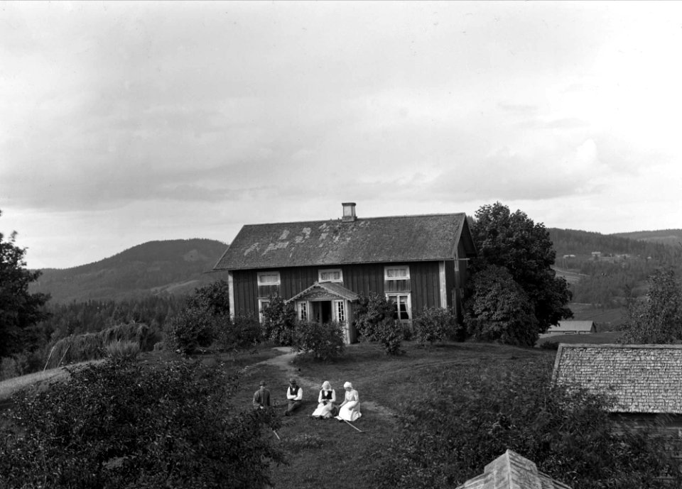 Värmland. Gärshöjden. Nyare bondstuga från början av 1880-talet - Nordiska museet - NMA.0048117