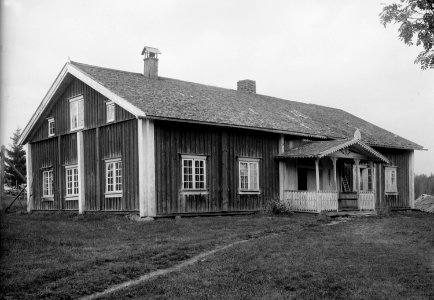 Värmland. Östmark socken. Röjdalla, Sikastorp (Sikahå). Rökstuga, från sydväst - Nordiska museet - NMA.0078696 photo