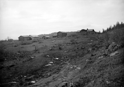 Värmland, Älvdals hd, Nyskoga sn, Viggen. Tysketorp (Tyskila). Hela gården fr. sydost - Nordiska museet - NMA.0048356