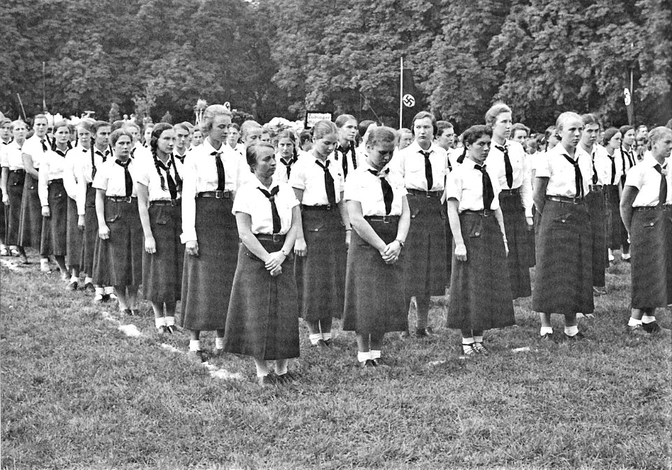 W Kleinfeldt - BDM, Gau Tübingen, Erntedankfest 1935 (TJiG04)