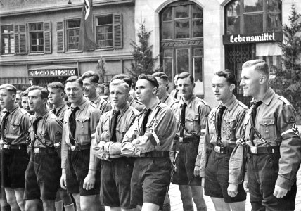 W Kleinfeldt - HJ, Bann 125 (Tübingen) auf dem Marktplatz 1.5.1937 (TJiG05)