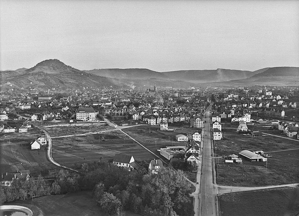 W Kleinfeldt - Blick vom Langen Emil auf Reutlingen mit Achalm (1927)