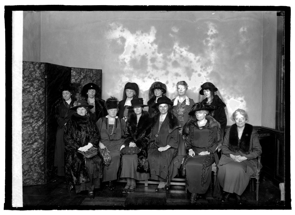 W.C.T.U. group, 3-1-22 LCCN2016846120