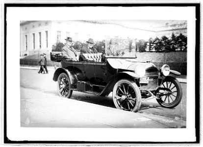 W.L. Smith & W.J. Bryand in Detroiter LCCN2016820852