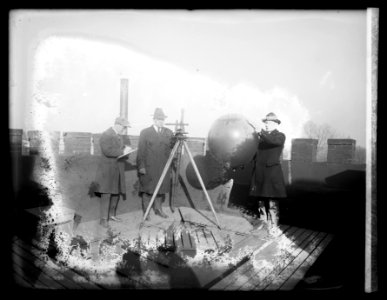 W.R. Gregg & assistants, 1-27-21 LCCN2016852388