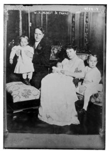 W.R. Hearst & family LCCN2014706639