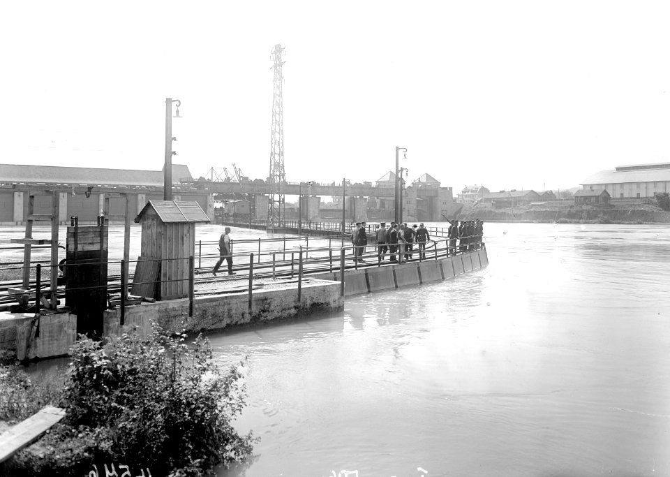 Wachtposten beim Kraftwerk Laufenburg - CH-BAR - 3240544