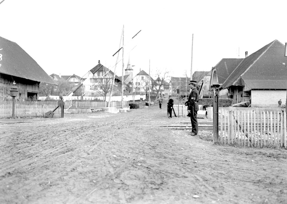 Wache eines Bahnübergangs - CH-BAR - 3239479