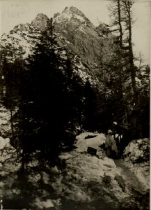 Wachposten bei den vordersten Verschanzungen mit dem Großen Malurch. Standpunkt, Prihatsattel 1652 m. (BildID 15467014)