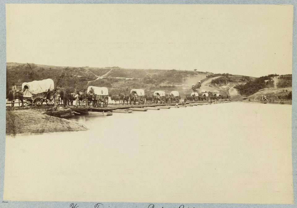 Wagon train crossing pontoon bridge, Rappahannock River, below Fredericksburg, Va LCCN2012649536