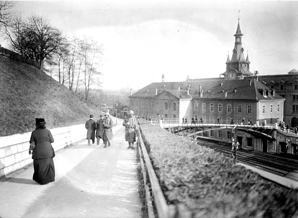 Wachpatrouille beim Bahnübergang - CH-BAR - 3241484