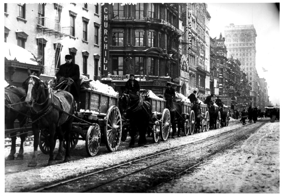 Wagons removing snow LCCN97519129