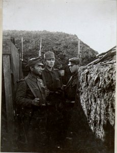 Wachpostenablösung im Schützengraben (BildID 15654316)