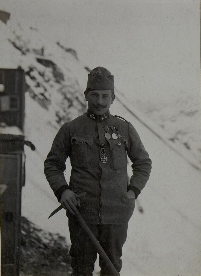Wachtm. Josef FRIEDE des k.u.k. Dragoner Regiments Nr.10. Reserve Eskadron, Besitzer der goldenen Tapferkeits Medaille. (BildID 15457796)