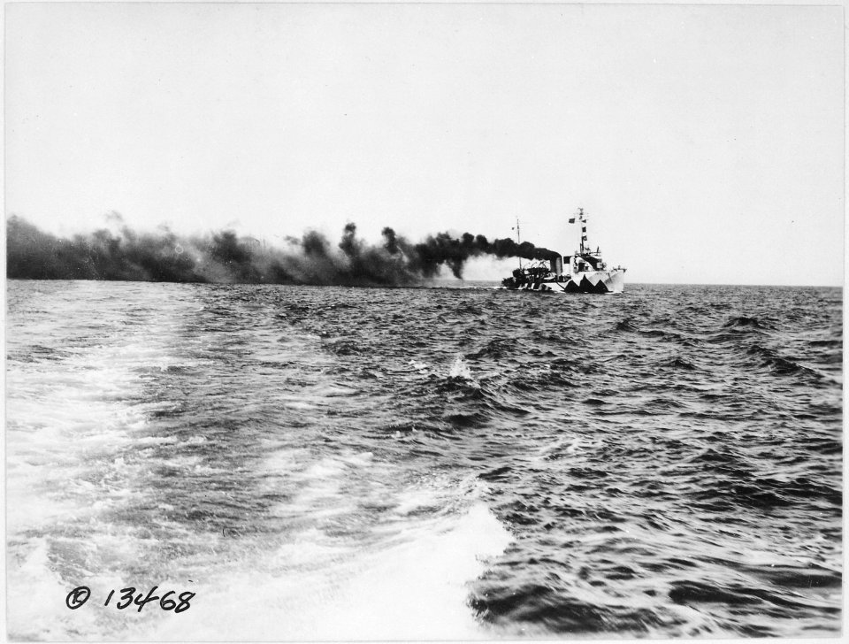 Wadsworth (DD60). Starboard bow, laying a smoke screen, 05-18-1918 - NARA - 530726