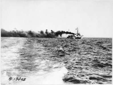 Wadsworth (DD60). Starboard bow, laying a smoke screen, 05-18-1918 - NARA - 530726