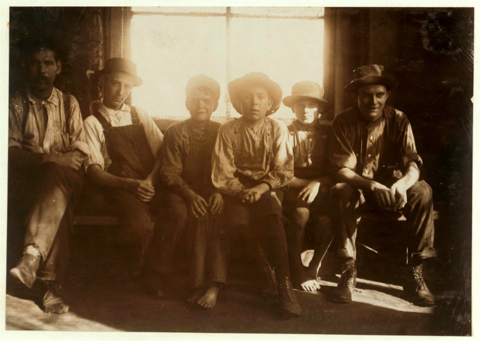 Waiting for the whistle to blow, Avondale Mills. LOC nclc.01947