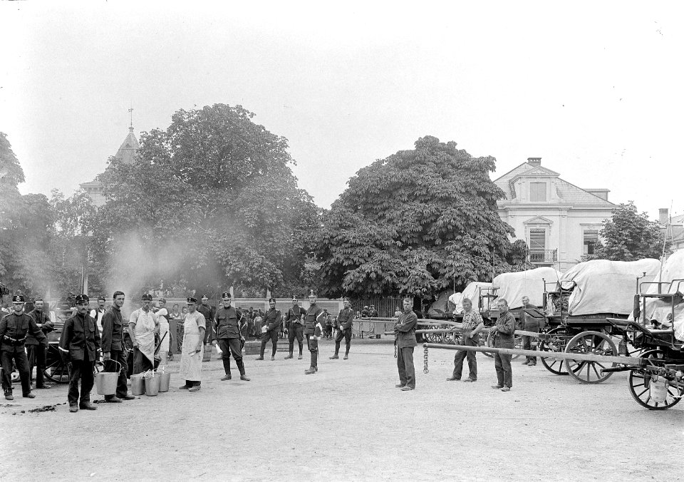 Wagenpark und Feldküche Johanniterschulhaus - CH-BAR - 3237267