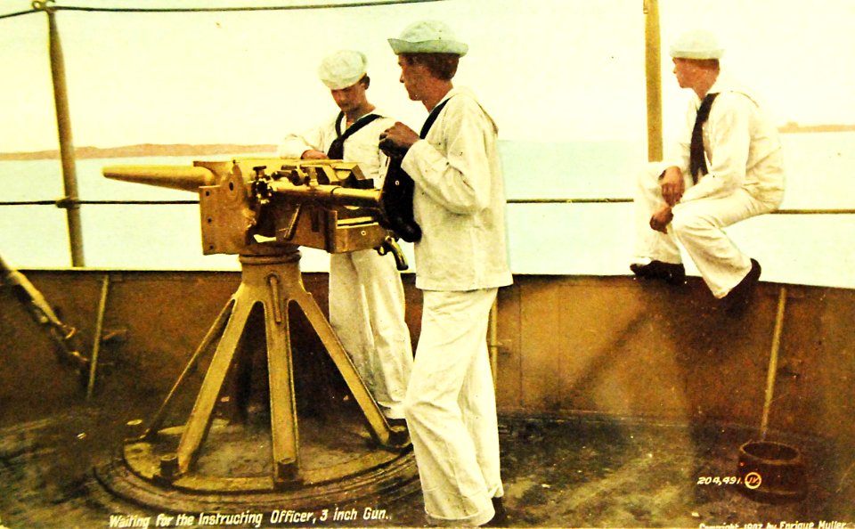 Waiting for the Instructing Officer, 3 Inch Gun, photo by Enrique Muller, 1907 (26685034043)