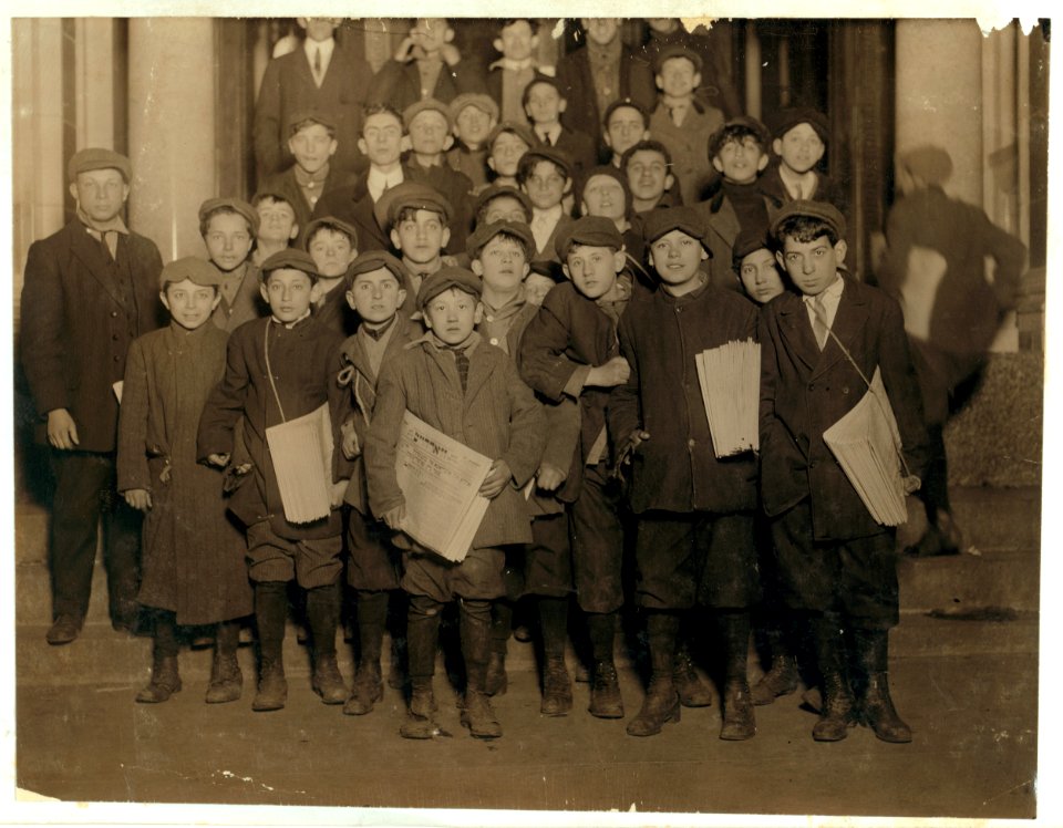 Waiting for the 'Forwards' - Jewish paper - at 1 A.M. Group includes boys 10 years old. Taken on steps of 'Forwards' building at 1-15 A.M. just as the papers were being issued. LOC nclc.3c34588