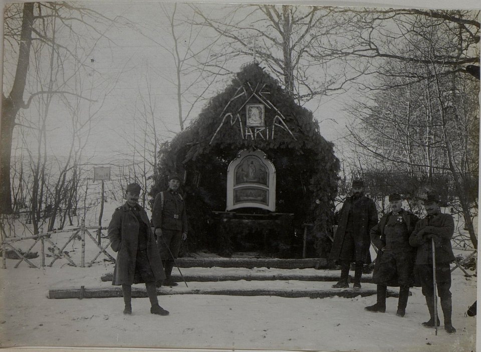 Waldkapelle des Infanterieregiments 4, hergestellt vom Infanteristen Johann Peterschelka der Regimentspionierabteilung beim Lager des III.Bataillons nordöstlich Alexandrowka (BildID 15442552)