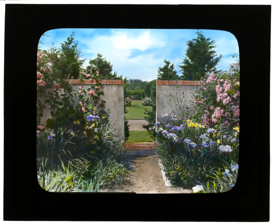 Wallace Reid house, East Hampton, New York. Pathway LCCN2007685148