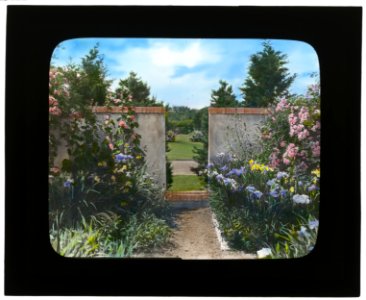 Wallace Reid house, East Hampton, New York. Pathway LCCN2007685148