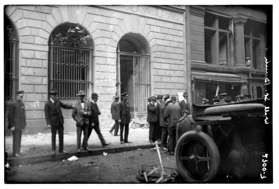 Wall St. bomb LCCN2014711457